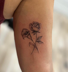 Fineline bloemen tattoo